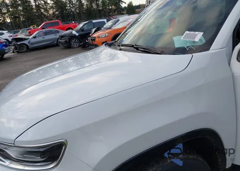 2025 Jeep Wagoneer L Series I 4X4 из США, поврежденный, VIN 1C4SJSAP0SS537634